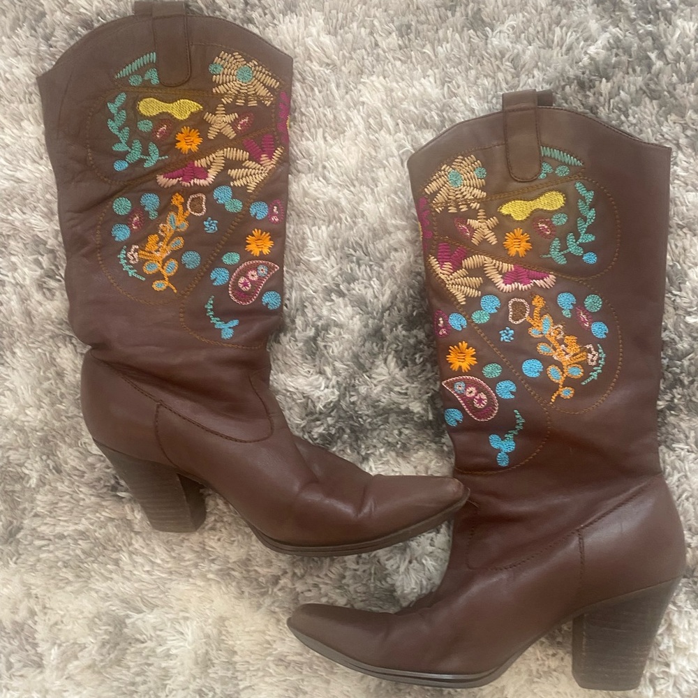 Ladies boots - size 10